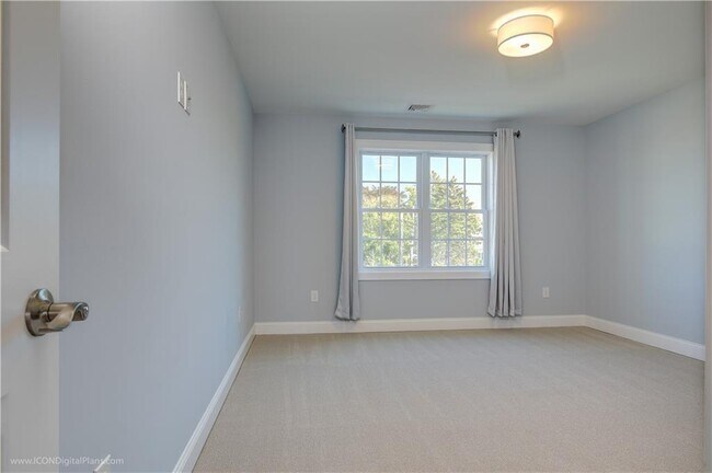Building Photo - 314 Chases Ln