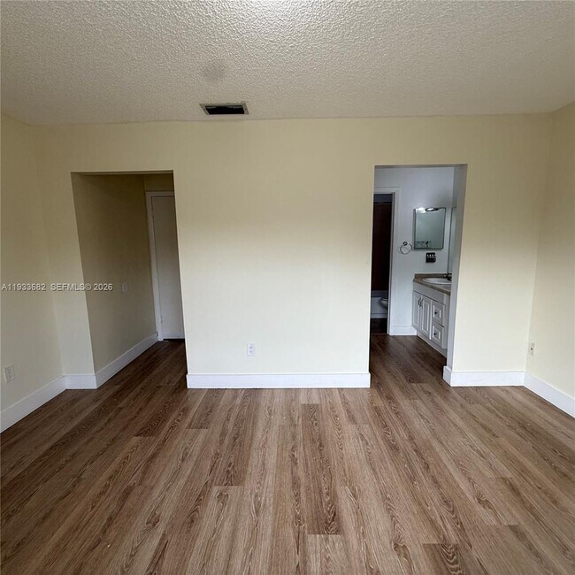 Building Photo - 1301 S Franklin Ave