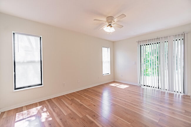 Building Photo - 607 SW Lucero Dr