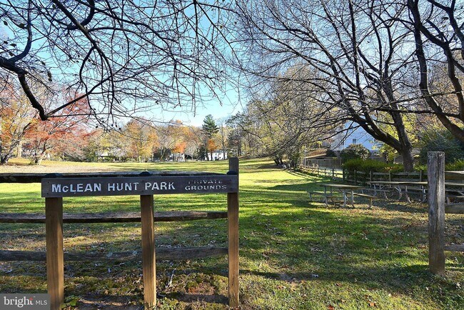 Building Photo - 1952 Kennedy Dr