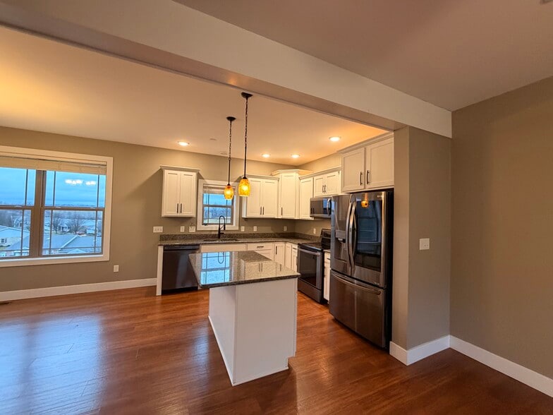 Building Photo - 746 Golden Spring Dr