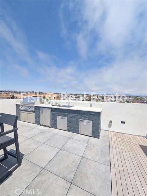 Building Photo - 402 W Grand Ave