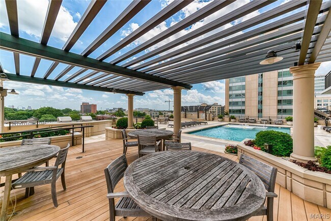 Building Photo - 4909 Laclede Ave