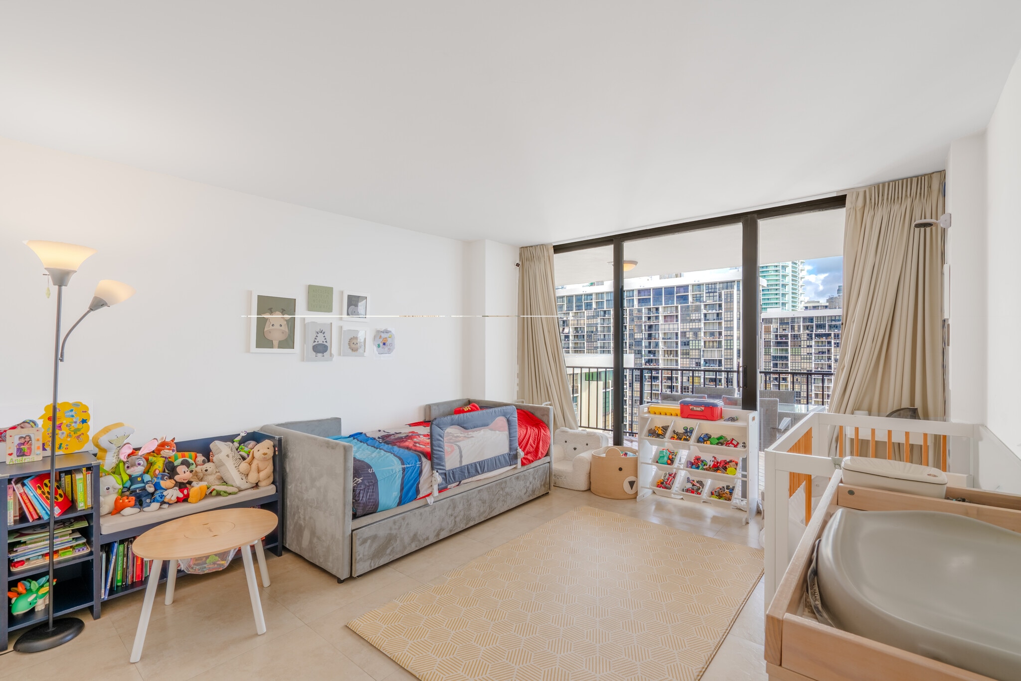 Building Photo - 1925 Brickell Ave