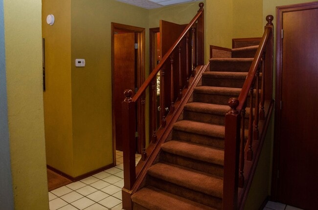 Building Photo - One of a kind Furnished Home with gorgeous back yard!