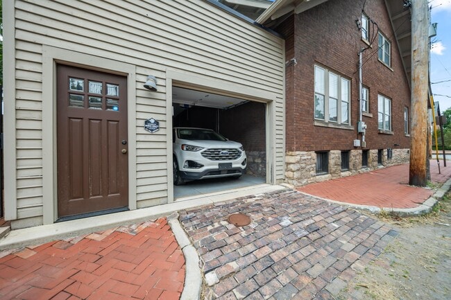 Building Photo - 503 S 3rd St