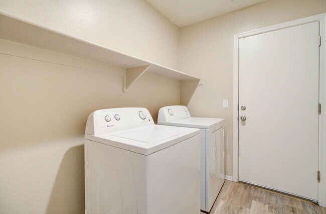 Building Photo - 41375 W Cahill Dr