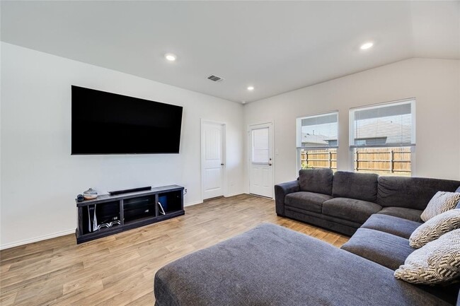 Building Photo - 17409 Ginning Ct