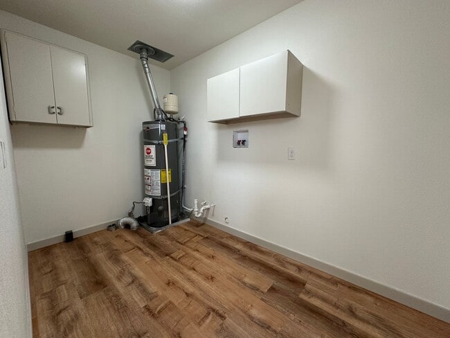 Building Photo - Newly Remodeled 3 bedroom house in Roseburg