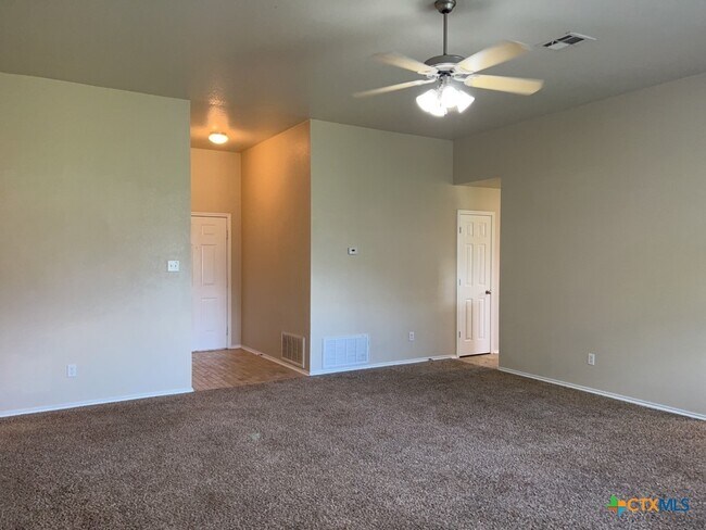 Building Photo - 309 Viola Dr