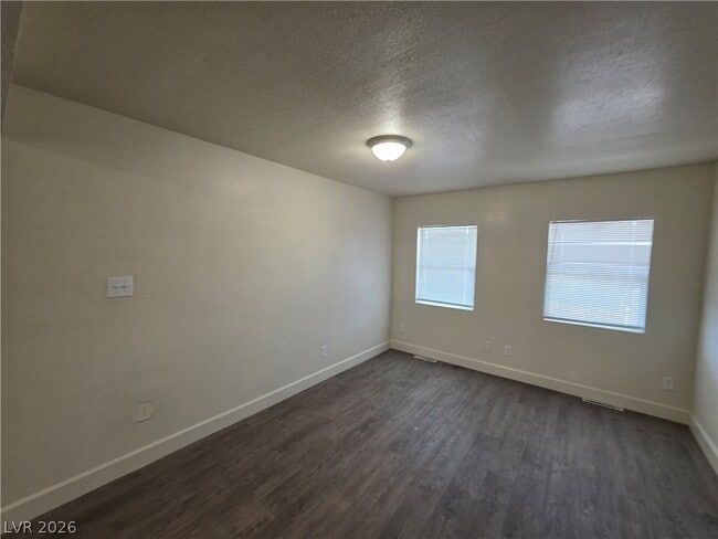 Building Photo - 1590 Mustang Dr