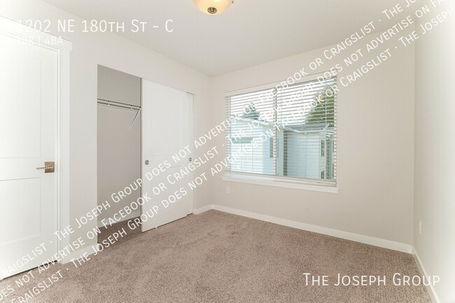 Building Photo - 1202 NE 180th St