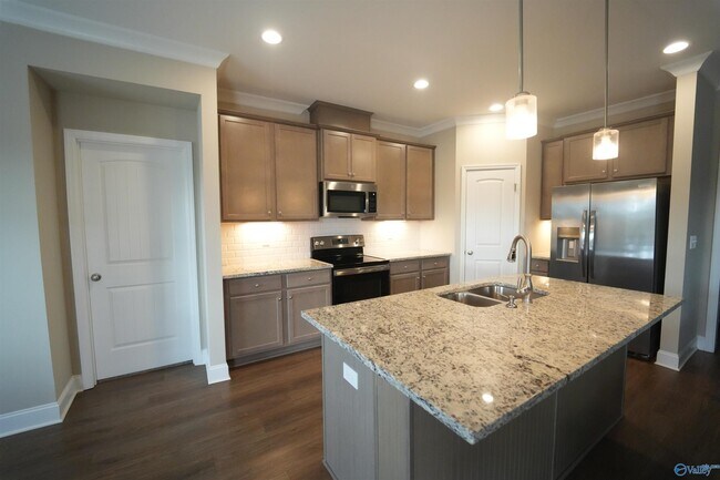 Building Photo - 204 Joan Cir