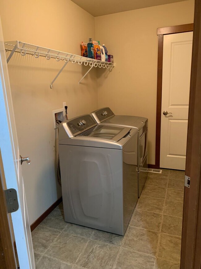 Building Photo - House for RENT:  Lynnwood/Brier 3 br - 2.5...