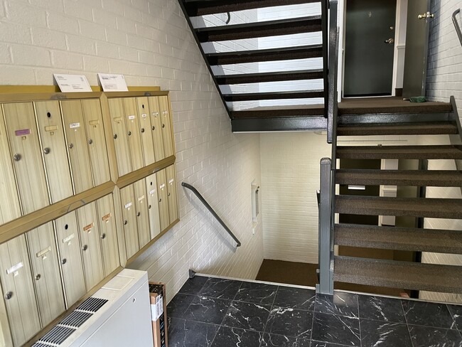 Front entrance lobby with mailboxes - 4555 MacArthur Blvd NW