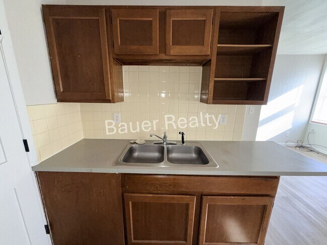 Building Photo - ab43 (Bauckman lease only)