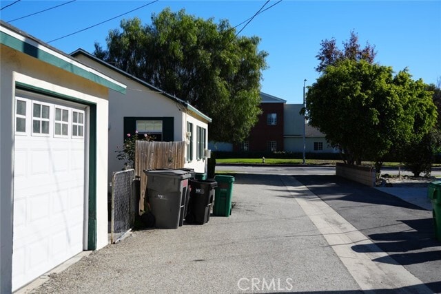 Building Photo - 2641 N White Ave