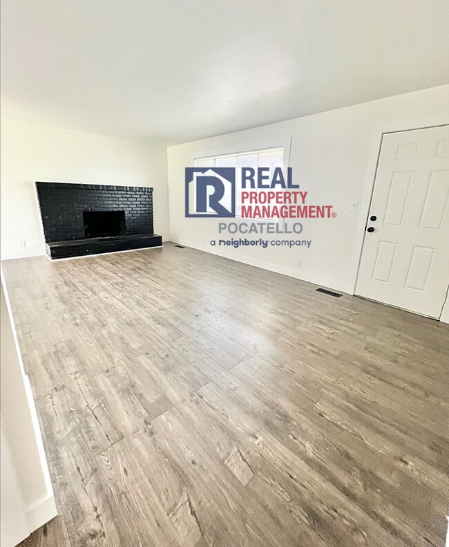 Building Photo - 1921 Monte Vista Dr