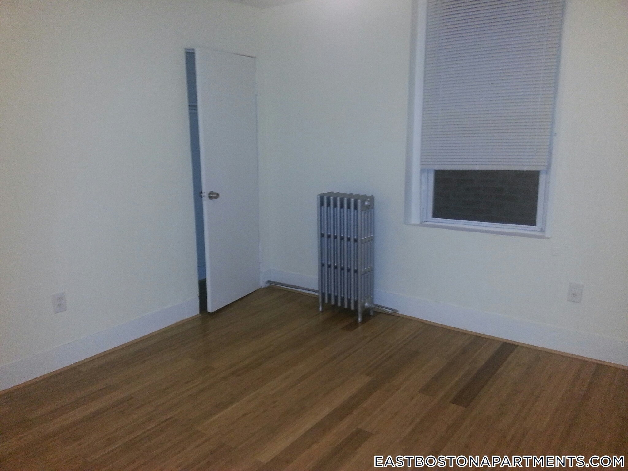 Building Photo - 210 Maverick St