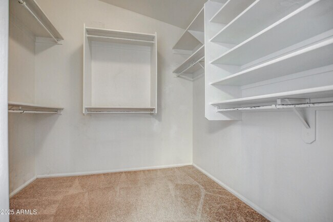 Building Photo - 40437 W Robbins Dr