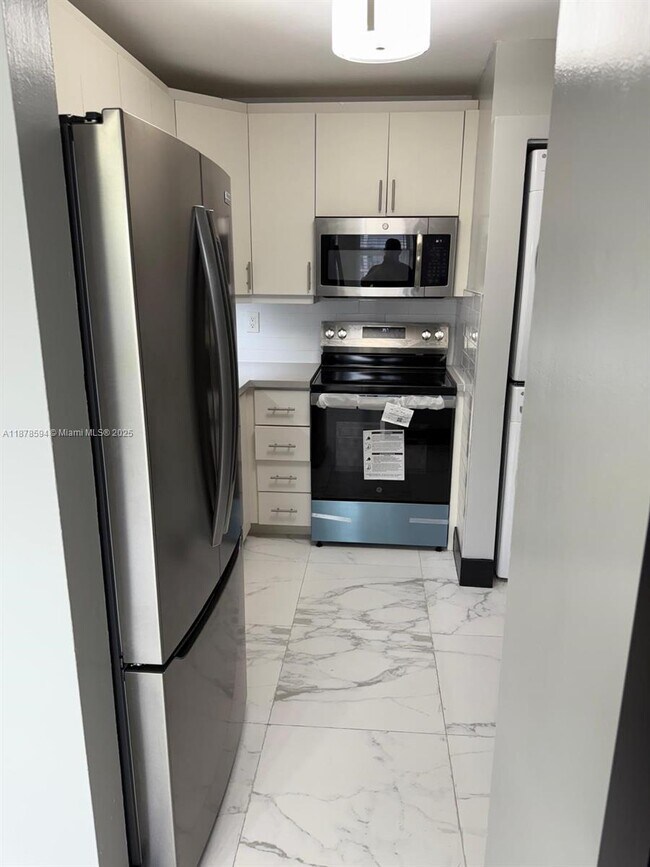 Building Photo - 6921 SW 129th Ave