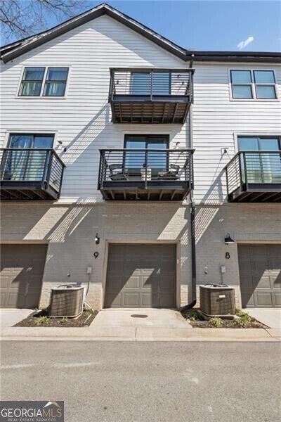 Building Photo - 1350 May Ave SE
