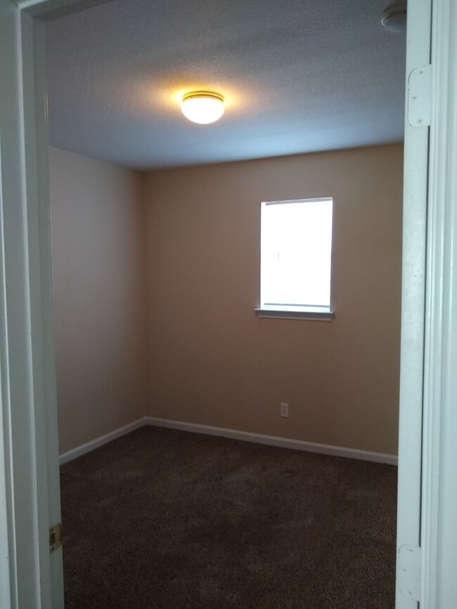 Building Photo - COMING SOON! 3 Bedroom Townhome Converse, TX