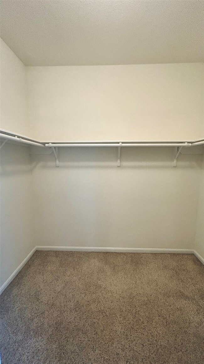 Building Photo - 2627 Hawthorn Park Ct