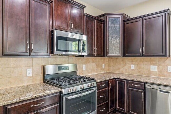 Building Photo - 5 Bedrooms in the heart of Summerfield!