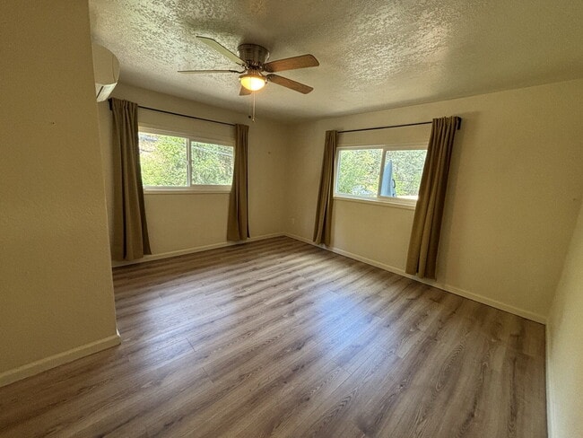 Building Photo - Darling 3-bedroom, 2-bath duplex home just minutes from Marshall Hospital and downtown Placerville!