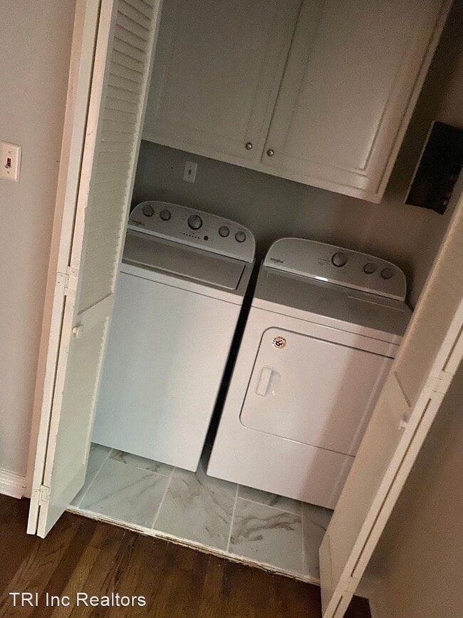 Building Photo - 2 br, 1 bath House - 2306 Torrey St