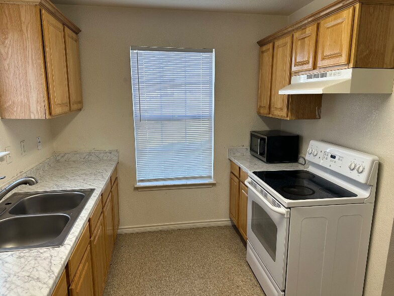 Building Photo - 713 S 9th St