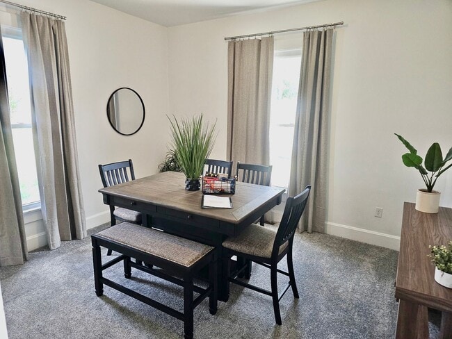 Building Photo - Cute and cozy Greensburg home!