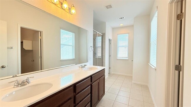 Building Photo - 233 Quemado Dr