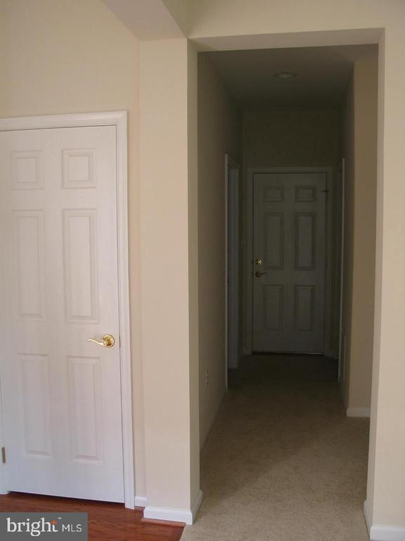 Building Photo - 705 Vestal St