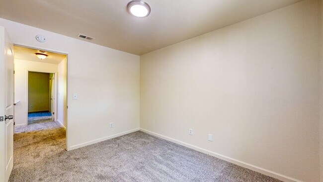 Building Photo - 360 Manka Cir