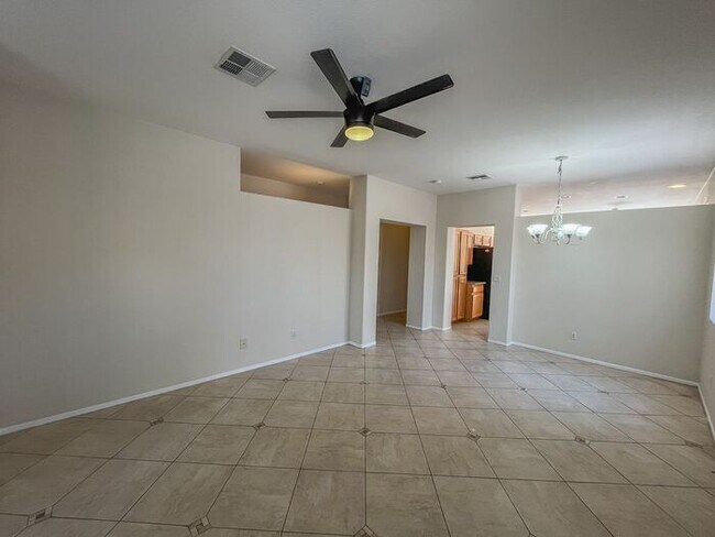 Building Photo - Charming Single-Story Home in a Prime Loca...