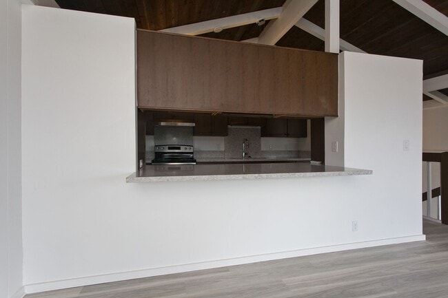 Building Photo - Lower Makakilo - Stunning Fully Remodeled ...