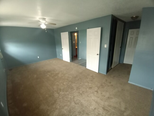 Building Photo - 3 bedroom, 2.5 bath single family home in ...