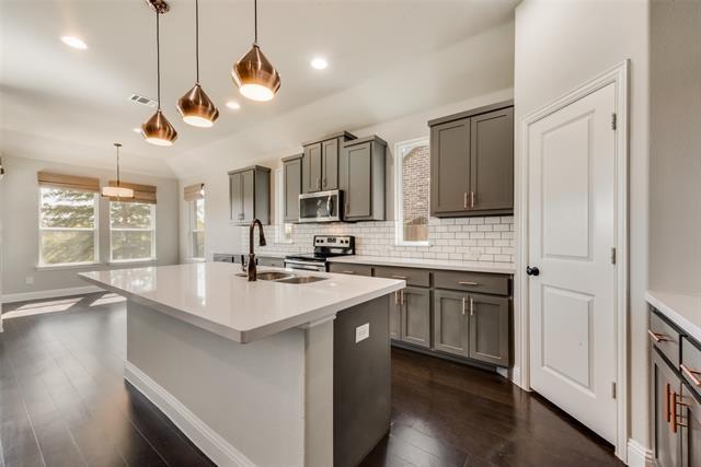 Building Photo - 15404 Pioneer Bluff Trail