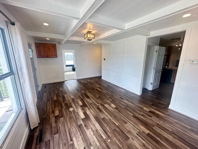 Building Photo - Beautiful home in great location