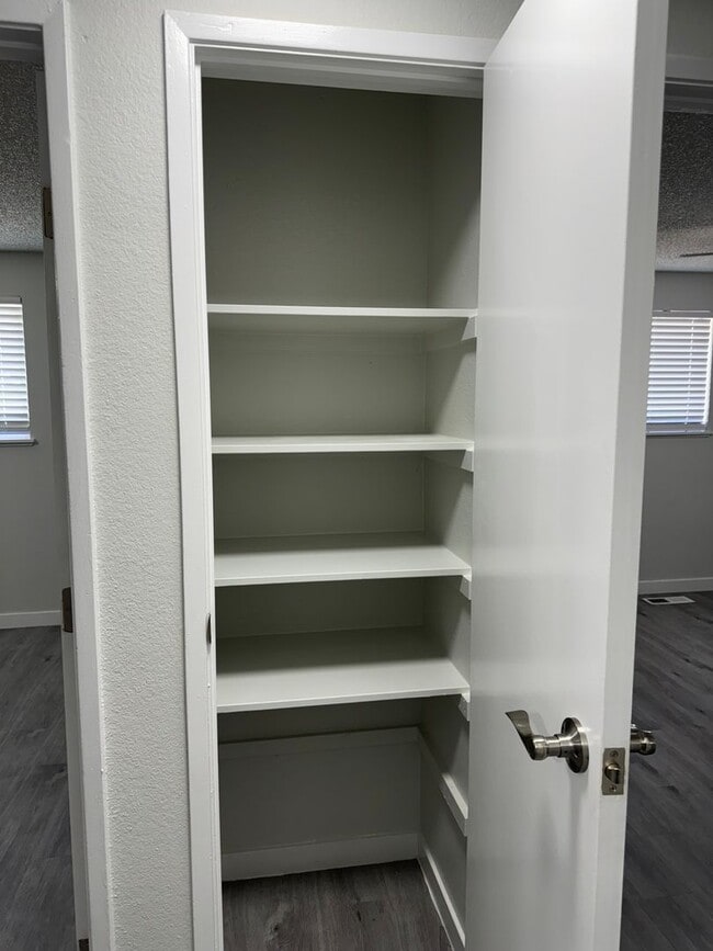 Building Photo - Stylish Modern 3 bed 2 bath house