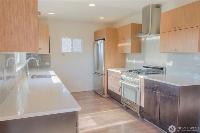 Building Photo - 2bd/1ba Seattle Home