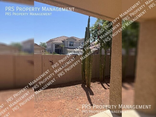 Building Photo - 1041 E Silverwood Dr