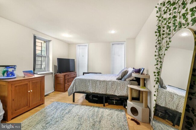 Building Photo - 234 Bainbridge St