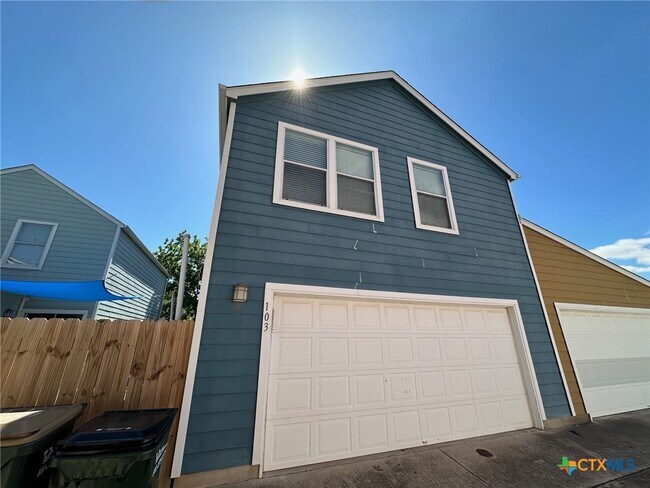 Building Photo - 135 Rush Haven