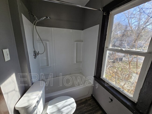 Building Photo - 206 Clay St