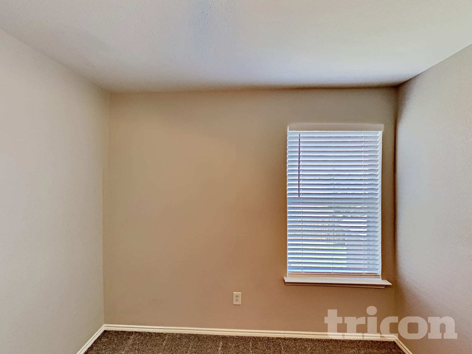 Building Photo - 1461 Pine Ln