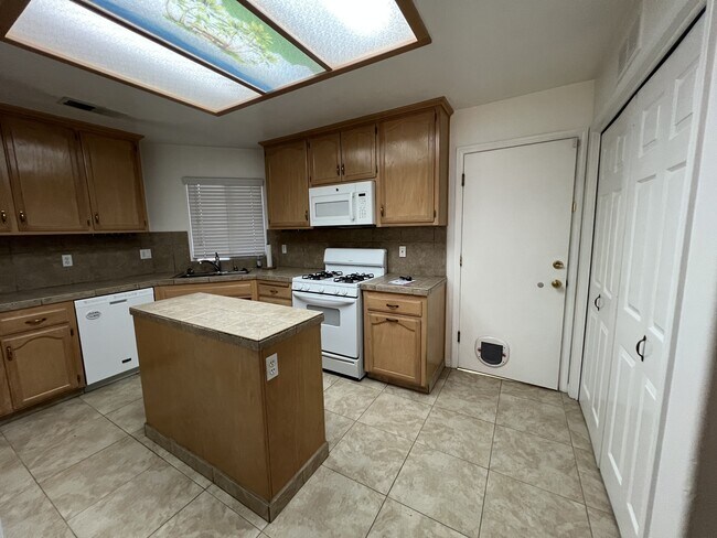 Building Photo - 9708 Bossa Nova Ct
