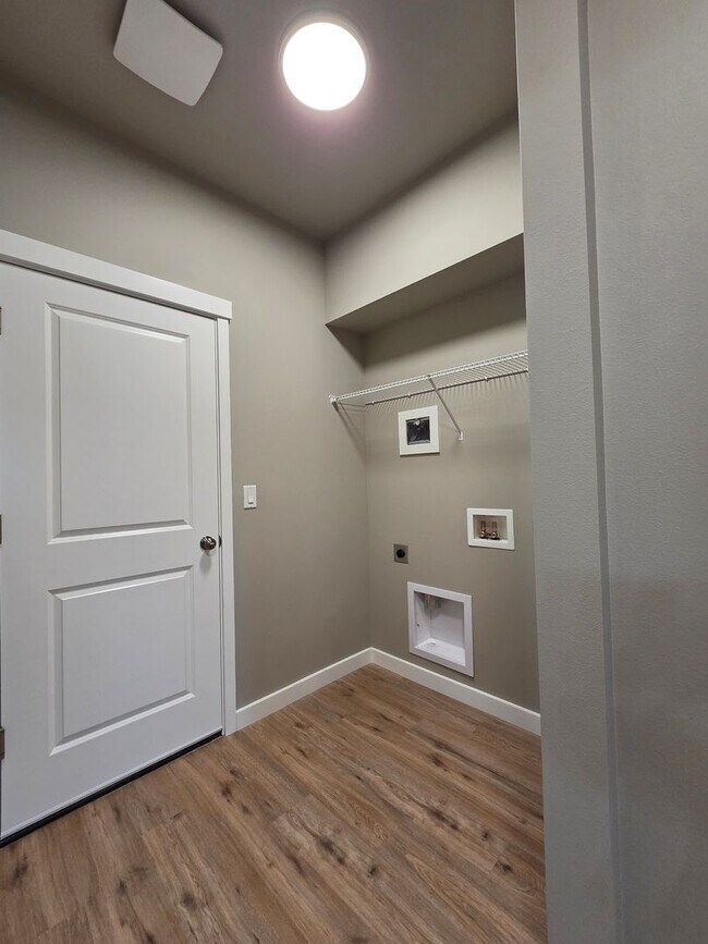 Building Photo - Brand New Large 2 bedroom 2.5 Bathrooms in Centralia